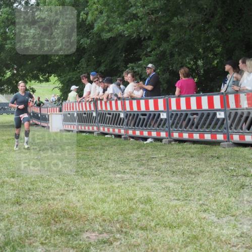 21.06.2025 - 27. Vierlanden-Triathlon KatJ http://msf.ph/oto/8010205 15.06.2025 13:03:54 Ziel 202, 1040 meine-sportfotos.de