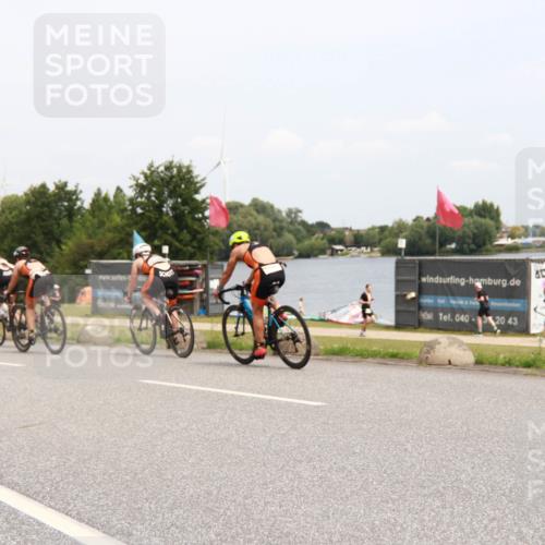21.06.2025 - 27. Vierlanden-Triathlon H.Heesch http://msf.ph/oto/8010207 15.06.2025 12:34:43 Radfahren 911, 912, 1073, 1074, 1076 meine-sportfotos.de