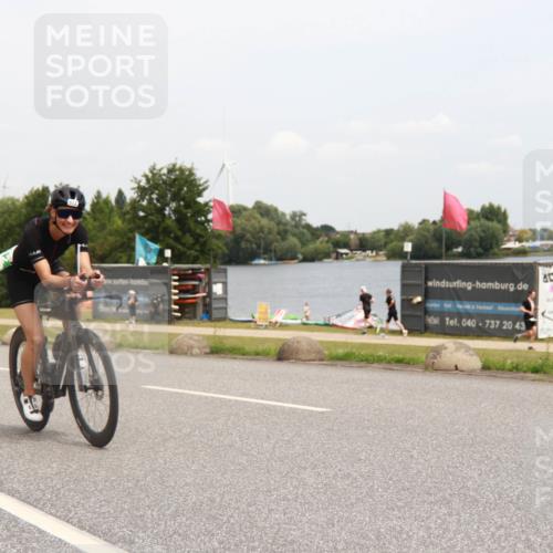 21.06.2025 - 27. Vierlanden-Triathlon H.Heesch http://msf.ph/oto/8010211 15.06.2025 12:34:45 Radfahren 911, 912, 1019, 1020, 1022, 1023, 1073, 1074, 1075, 1076 meine-sportfotos.de