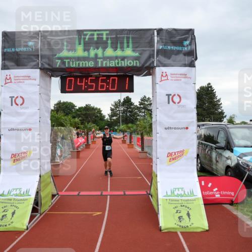 15.06.2025 - 7 Türme Triathlon Michael Strokosch http://msf.ph/oto/8010229 15.06.2025 14:56:01 Ziel 572 meine-sportfotos.de