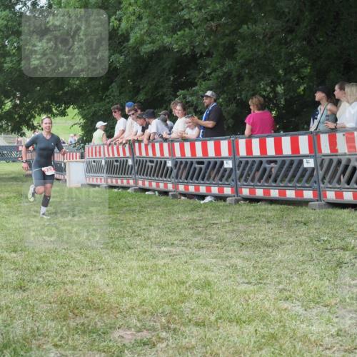 21.06.2025 - 27. Vierlanden-Triathlon KatJ http://msf.ph/oto/8010241 15.06.2025 13:03:54 Ziel 202, 1040 meine-sportfotos.de
