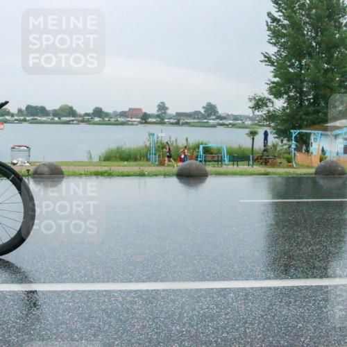 21.06.2025 - 27. Vierlanden-Triathlon H.Heesch http://msf.ph/oto/8010250 15.06.2025 13:48:38 Radfahren 1202 meine-sportfotos.de