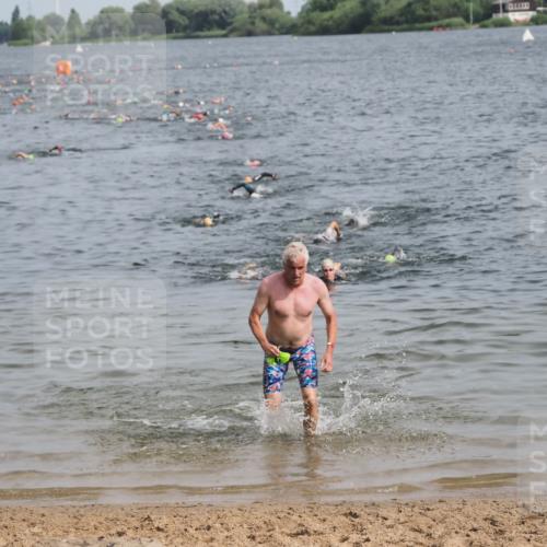 21.06.2025 - 27. Vierlanden-Triathlon MichiJ http://msf.ph/oto/8010257 15.06.2026 10:13:25 Schwimmen 623 meine-sportfotos.de