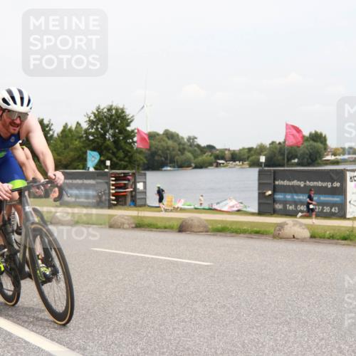 21.06.2025 - 27. Vierlanden-Triathlon H.Heesch http://msf.ph/oto/8010259 15.06.2025 12:35:02 Radfahren 811, 1014, 1015, 1016, 1017, 1018 meine-sportfotos.de