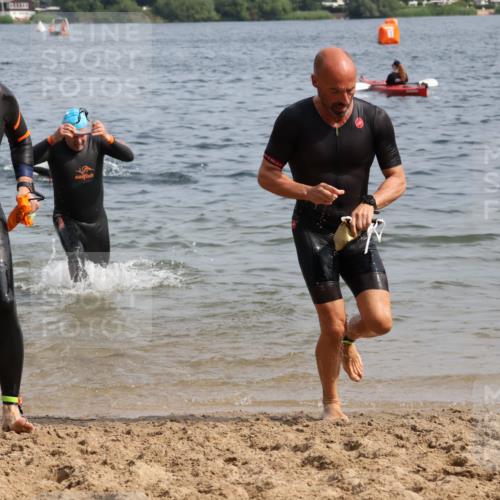15.06.2025 - 27. Vierlanden-Triathlon Lena Gebhardt http://msf.ph/oto/8010264 15.06.2025 10:07:14 Schwimmen 374, 376, 383, 431, 459, 462 meine-sportfotos.de