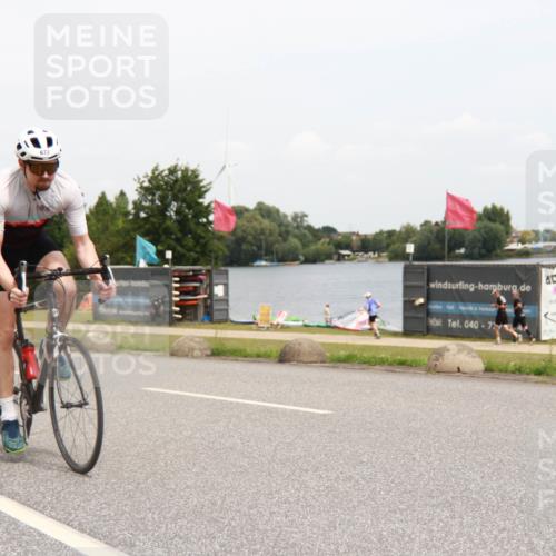 21.06.2025 - 27. Vierlanden-Triathlon H.Heesch http://msf.ph/oto/8010280 15.06.2025 12:35:12 Radfahren 672, 720 meine-sportfotos.de