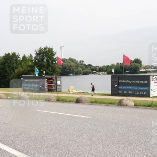 15.06.2025 - 27. Vierlanden-Triathlon H.Heesch http://msf.ph/oto/8010281 15.06.2025 11:00:45 Radfahren 61, 226, 417, 421, 586, 726, 759 meine-sportfotos.de