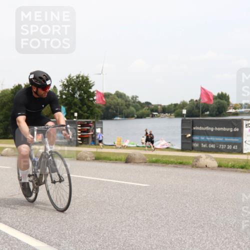 21.06.2025 - 27. Vierlanden-Triathlon H.Heesch http://msf.ph/oto/8010287 15.06.2025 12:35:14 Radfahren 672, 720 meine-sportfotos.de