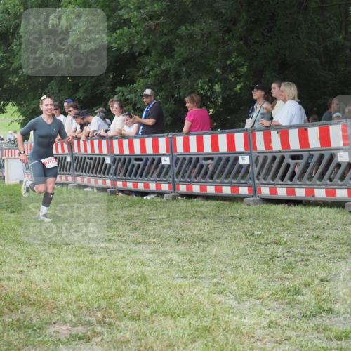 21.06.2025 - 27. Vierlanden-Triathlon KatJ http://msf.ph/oto/8010290 15.06.2025 13:03:55 Ziel 202, 1040 meine-sportfotos.de