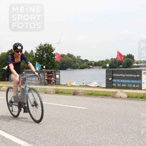 21.06.2025 - 27. Vierlanden-Triathlon H.Heesch http://msf.ph/oto/8010294 15.06.2025 12:35:21 Radfahren 920 meine-sportfotos.de