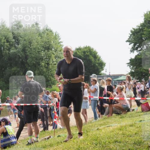 15.06.2025 - 27. Vierlanden-Triathlon KatJ http://msf.ph/oto/8010295 15.06.2025 10:08:37 Schwimmen 387, 454, 469 meine-sportfotos.de