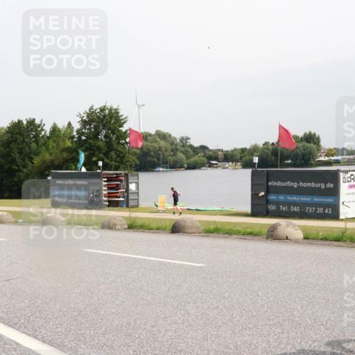 15.06.2025 - 27. Vierlanden-Triathlon H.Heesch http://msf.ph/oto/8010297 15.06.2025 11:00:46 Radfahren 61, 226, 421, 586, 726, 759 meine-sportfotos.de