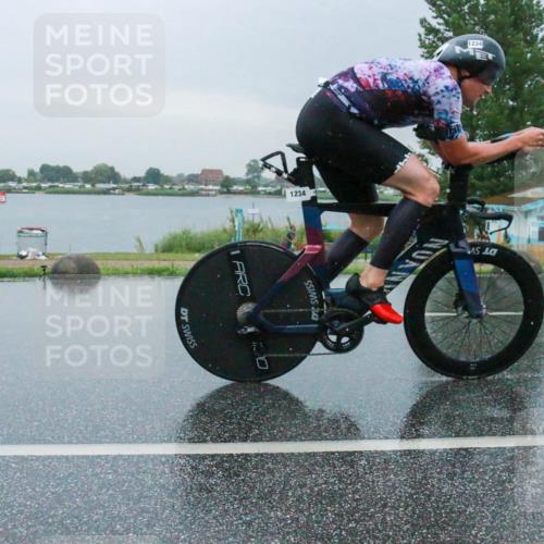 21.06.2025 - 27. Vierlanden-Triathlon H.Heesch http://msf.ph/oto/8010300 15.06.2025 13:48:44 Radfahren 1234, 1268 meine-sportfotos.de
