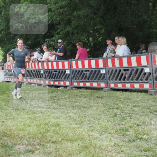 21.06.2025 - 27. Vierlanden-Triathlon KatJ http://msf.ph/oto/8010305 15.06.2025 13:03:55 Ziel 202, 1040 meine-sportfotos.de