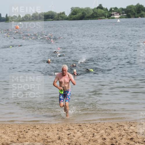 21.06.2025 - 27. Vierlanden-Triathlon MichiJ http://msf.ph/oto/8010306 15.06.2026 10:13:26 Schwimmen 623 meine-sportfotos.de