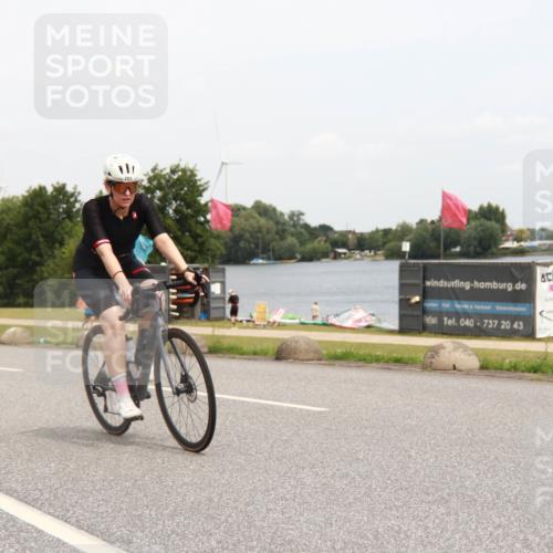 21.06.2025 - 27. Vierlanden-Triathlon H.Heesch http://msf.ph/oto/8010307 15.06.2025 12:35:44 Radfahren 201 meine-sportfotos.de
