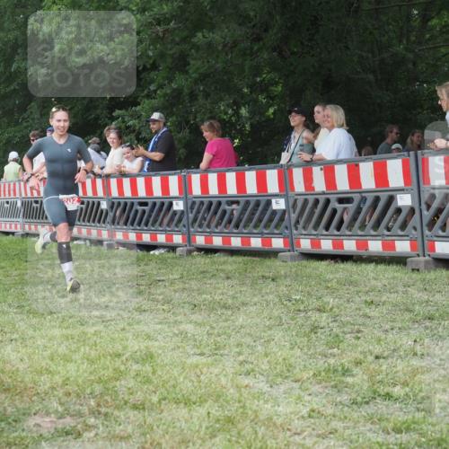 21.06.2025 - 27. Vierlanden-Triathlon KatJ http://msf.ph/oto/8010323 15.06.2025 13:03:55 Ziel 202, 1040 meine-sportfotos.de