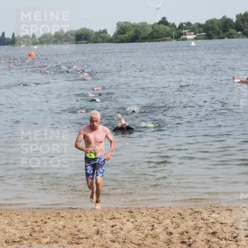 21.06.2025 - 27. Vierlanden-Triathlon MichiJ http://msf.ph/oto/8010338 15.06.2026 10:13:27 Schwimmen 623 meine-sportfotos.de