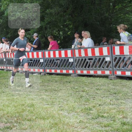 21.06.2025 - 27. Vierlanden-Triathlon KatJ http://msf.ph/oto/8010353 15.06.2025 13:03:56 Ziel 202, 1040 meine-sportfotos.de