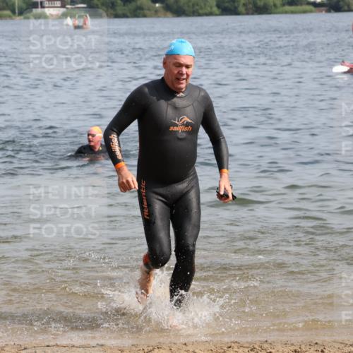 15.06.2025 - 27. Vierlanden-Triathlon Lena Gebhardt http://msf.ph/oto/8010358 15.06.2025 10:07:16 Schwimmen 374, 383, 414, 431, 459, 462 meine-sportfotos.de