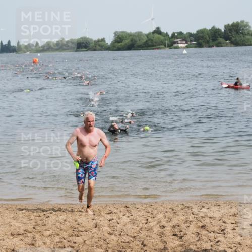 21.06.2025 - 27. Vierlanden-Triathlon MichiJ http://msf.ph/oto/8010362 15.06.2026 10:13:28 Schwimmen 623 meine-sportfotos.de