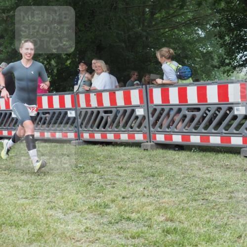 21.06.2025 - 27. Vierlanden-Triathlon KatJ http://msf.ph/oto/8010375 15.06.2025 13:03:56 Ziel 202, 1040 meine-sportfotos.de