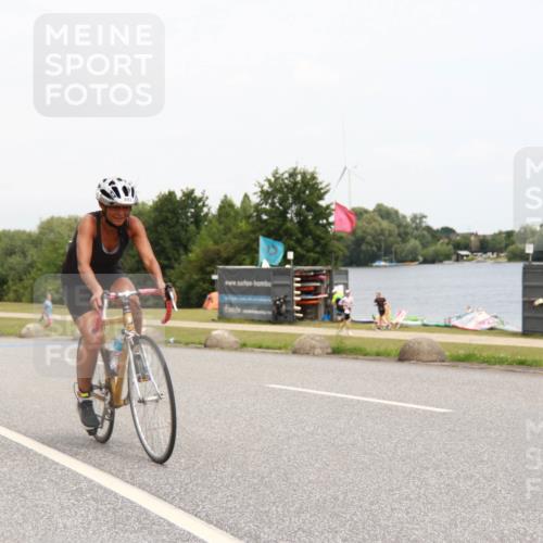 21.06.2025 - 27. Vierlanden-Triathlon H.Heesch http://msf.ph/oto/8010390 15.06.2025 12:36:25 Radfahren 893 meine-sportfotos.de