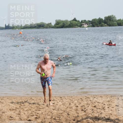 21.06.2025 - 27. Vierlanden-Triathlon MichiJ http://msf.ph/oto/8010391 15.06.2026 10:13:29 Schwimmen 623 meine-sportfotos.de