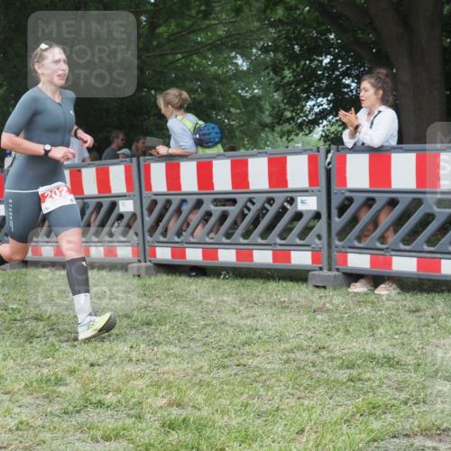 21.06.2025 - 27. Vierlanden-Triathlon KatJ http://msf.ph/oto/8010398 15.06.2025 13:03:56 Ziel 202, 1040 meine-sportfotos.de