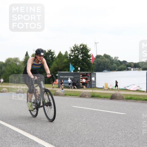21.06.2025 - 27. Vierlanden-Triathlon H.Heesch http://msf.ph/oto/8010417 15.06.2025 12:53:39 Radfahren 942 meine-sportfotos.de
