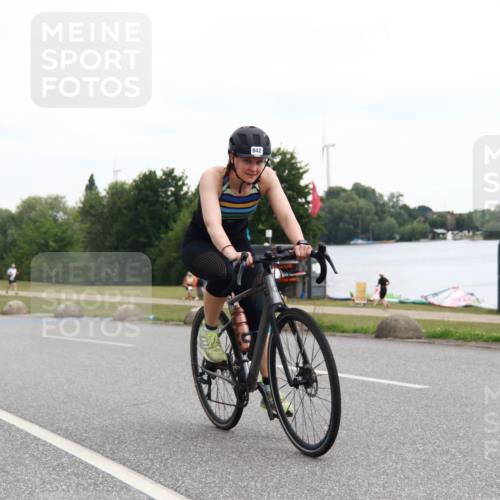 21.06.2025 - 27. Vierlanden-Triathlon H.Heesch http://msf.ph/oto/8010428 15.06.2025 12:53:39 Radfahren 942 meine-sportfotos.de