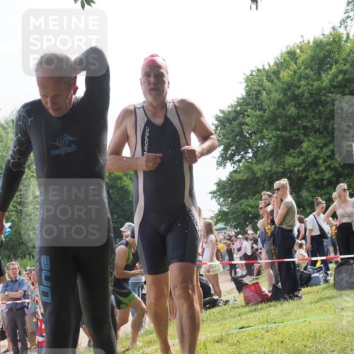 15.06.2025 - 27. Vierlanden-Triathlon KatJ http://msf.ph/oto/8010433 15.06.2025 10:08:43 Schwimmen 380, 387, 437, 454, 469 meine-sportfotos.de