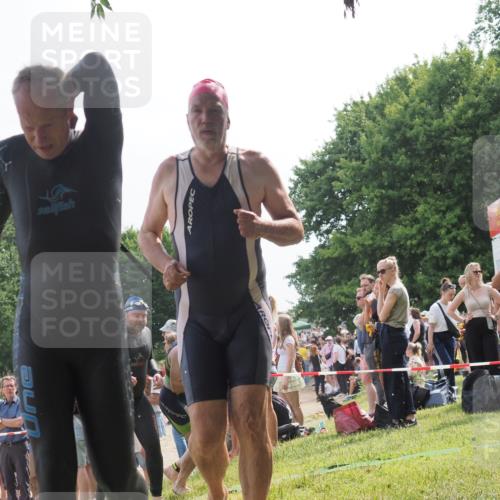 15.06.2025 - 27. Vierlanden-Triathlon KatJ http://msf.ph/oto/8010449 15.06.2025 10:08:44 Schwimmen 380, 387, 437, 454, 469 meine-sportfotos.de