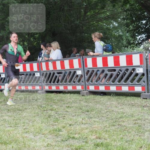 21.06.2025 - 27. Vierlanden-Triathlon KatJ http://msf.ph/oto/8010451 15.06.2025 13:04:01 Ziel 1040 meine-sportfotos.de