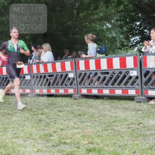 21.06.2025 - 27. Vierlanden-Triathlon KatJ http://msf.ph/oto/8010458 15.06.2025 13:04:01 Ziel 1040 meine-sportfotos.de