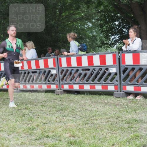 21.06.2025 - 27. Vierlanden-Triathlon KatJ http://msf.ph/oto/8010467 15.06.2025 13:04:02 Ziel 1040 meine-sportfotos.de