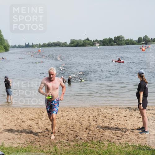 21.06.2025 - 27. Vierlanden-Triathlon MichiJ http://msf.ph/oto/8010473 15.06.2026 10:13:30 Schwimmen 623 meine-sportfotos.de