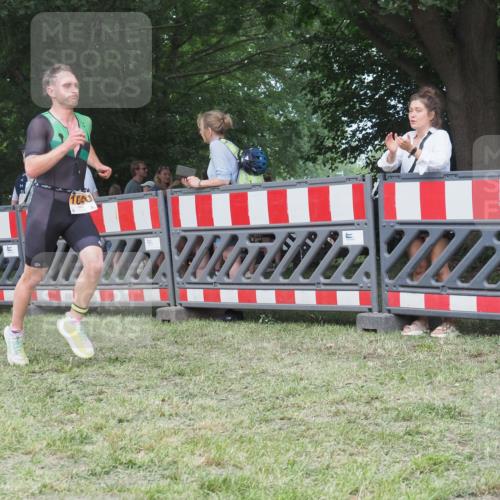 21.06.2025 - 27. Vierlanden-Triathlon KatJ http://msf.ph/oto/8010474 15.06.2025 13:04:02 Ziel 1040 meine-sportfotos.de
