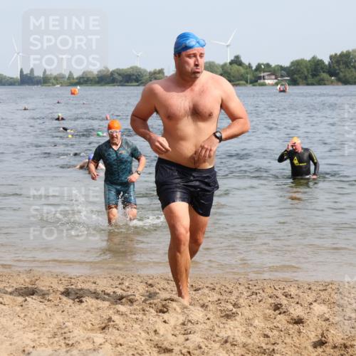 15.06.2025 - 27. Vierlanden-Triathlon Lena Gebhardt http://msf.ph/oto/8010478 15.06.2025 10:07:21 Schwimmen 374, 383, 391, 414, 431, 459 meine-sportfotos.de