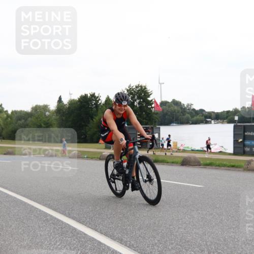 21.06.2025 - 27. Vierlanden-Triathlon H.Heesch http://msf.ph/oto/8010490 15.06.2025 12:56:46 Radfahren 903 meine-sportfotos.de