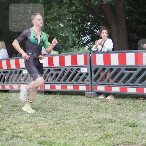 21.06.2025 - 27. Vierlanden-Triathlon KatJ http://msf.ph/oto/8010492 15.06.2025 13:04:02 Ziel 1040 meine-sportfotos.de