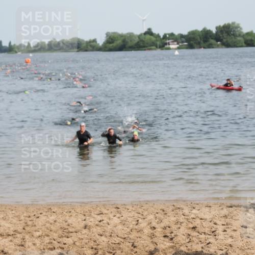 21.06.2025 - 27. Vierlanden-Triathlon MichiJ http://msf.ph/oto/8010497 15.06.2026 10:13:32 Schwimmen 545, 585, 623 meine-sportfotos.de