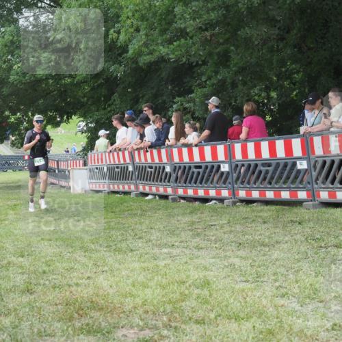 21.06.2025 - 27. Vierlanden-Triathlon KatJ http://msf.ph/oto/8010512 15.06.2025 13:04:26 Ziel 711 meine-sportfotos.de