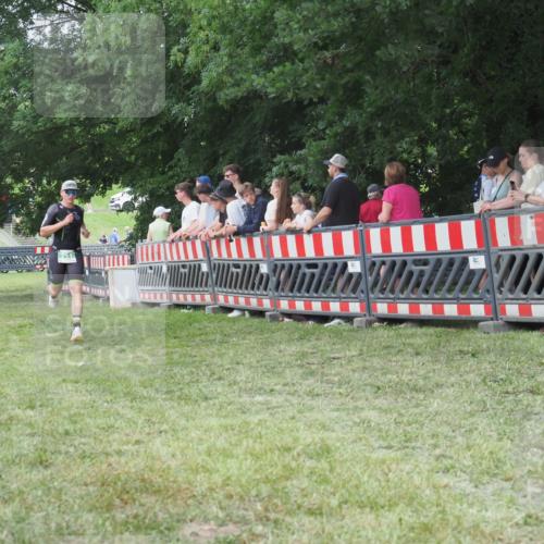 21.06.2025 - 27. Vierlanden-Triathlon KatJ http://msf.ph/oto/8010517 15.06.2025 13:04:26 Ziel 711 meine-sportfotos.de