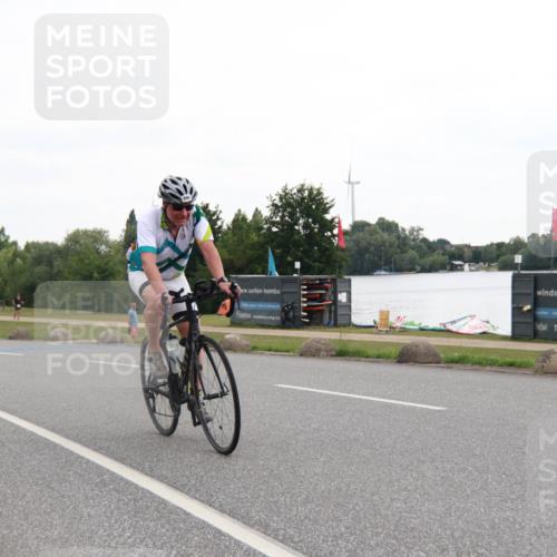 21.06.2025 - 27. Vierlanden-Triathlon H.Heesch http://msf.ph/oto/8010518 15.06.2025 12:56:58 Radfahren 806 meine-sportfotos.de
