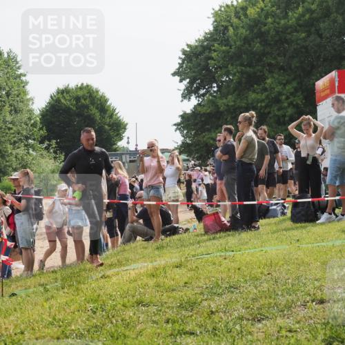 15.06.2025 - 27. Vierlanden-Triathlon KatJ http://msf.ph/oto/8010523 15.06.2025 10:09:37 Schwimmen 421 meine-sportfotos.de