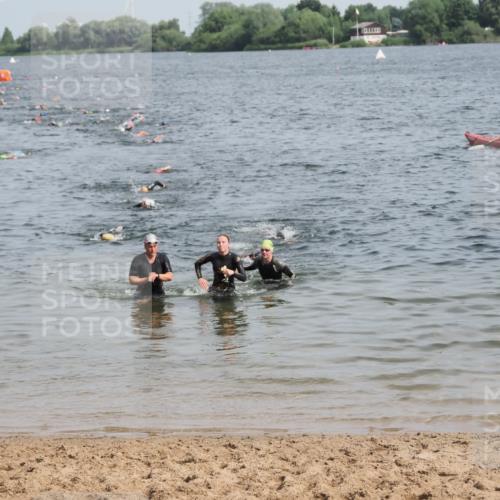 21.06.2025 - 27. Vierlanden-Triathlon MichiJ http://msf.ph/oto/8010526 15.06.2026 10:13:33 Schwimmen 545, 585, 623 meine-sportfotos.de