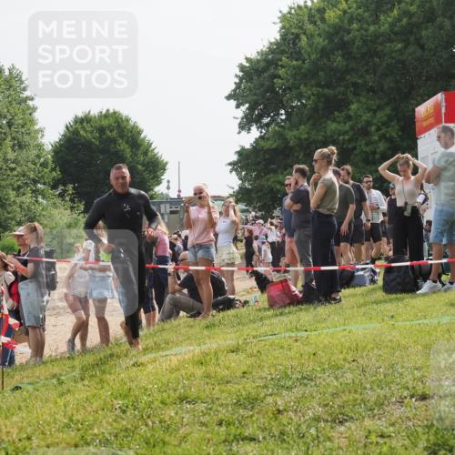 15.06.2025 - 27. Vierlanden-Triathlon KatJ http://msf.ph/oto/8010530 15.06.2025 10:09:37 Schwimmen 421 meine-sportfotos.de