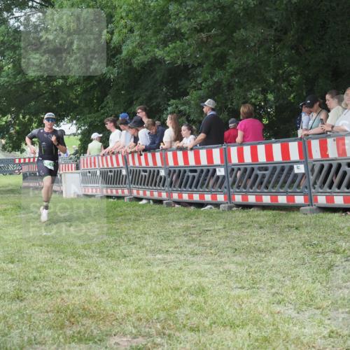 21.06.2025 - 27. Vierlanden-Triathlon KatJ http://msf.ph/oto/8010531 15.06.2025 13:04:26 Ziel 711 meine-sportfotos.de