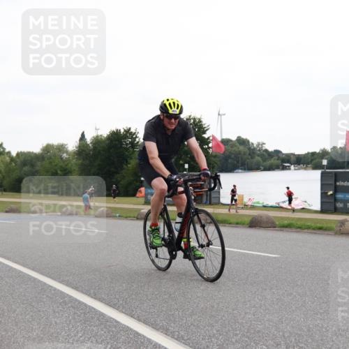 21.06.2025 - 27. Vierlanden-Triathlon H.Heesch http://msf.ph/oto/8010536 15.06.2025 12:57:09 Radfahren 955 meine-sportfotos.de